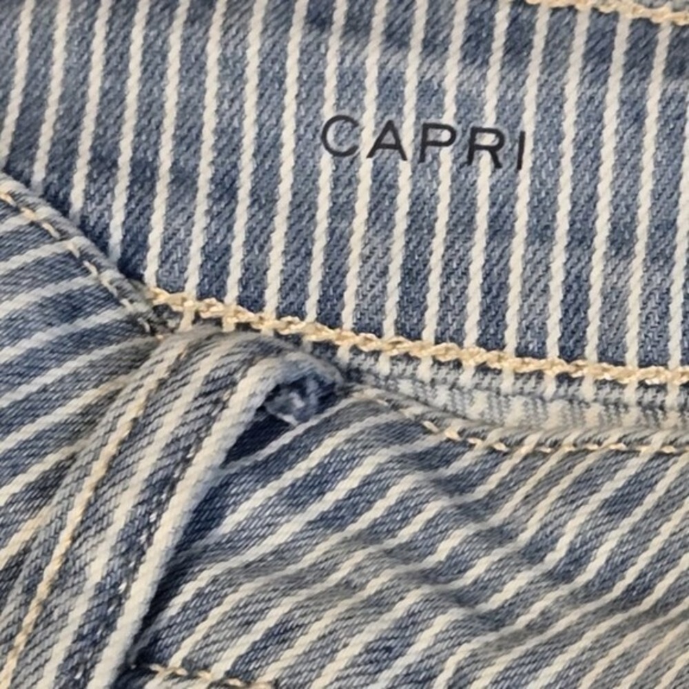 St Johns Bay Striped Cropped Jeans Size 10 Blue White Denim Casual Capri - Picture 9 of 12